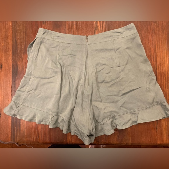 Altar’d State mint green scalloped skirt, flowy fabric, lined shorts. Medium (O) - Picture 2 of 6